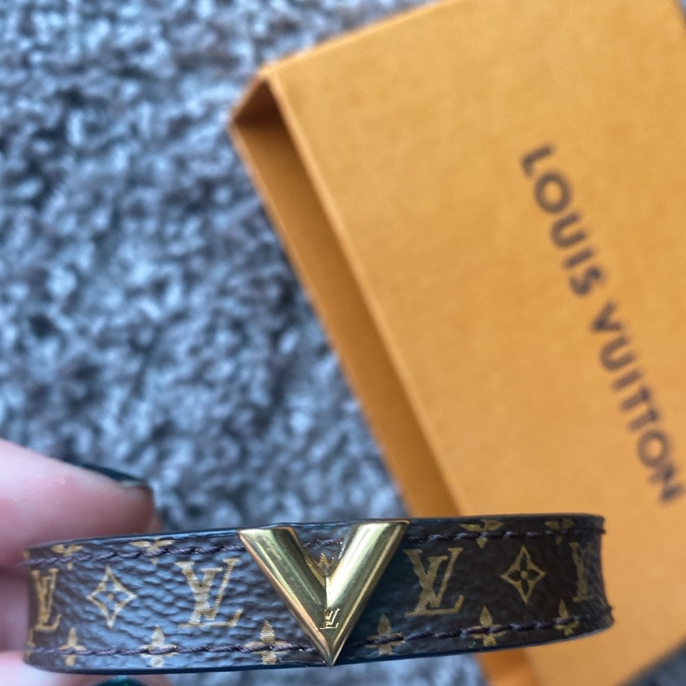 Louis Vuitton Monogram Essential V Bracelet